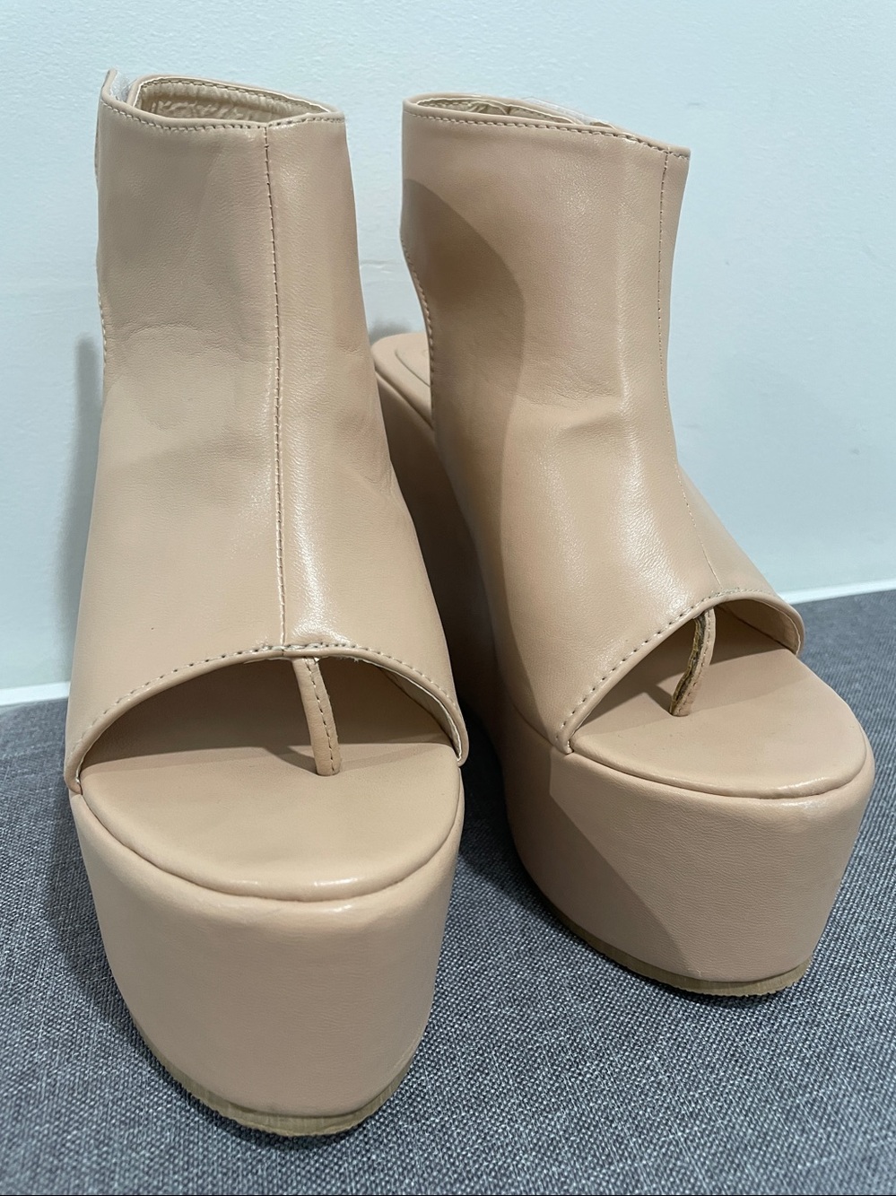 Light camel 5” toe thong sky high platform wedge shoes open bootie size 39 new